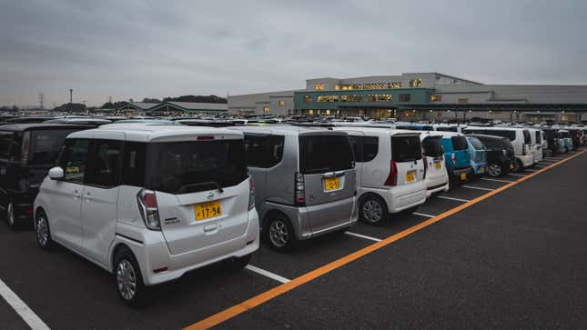 Image for article titled Inside Japan's Biggest Used Car Auction