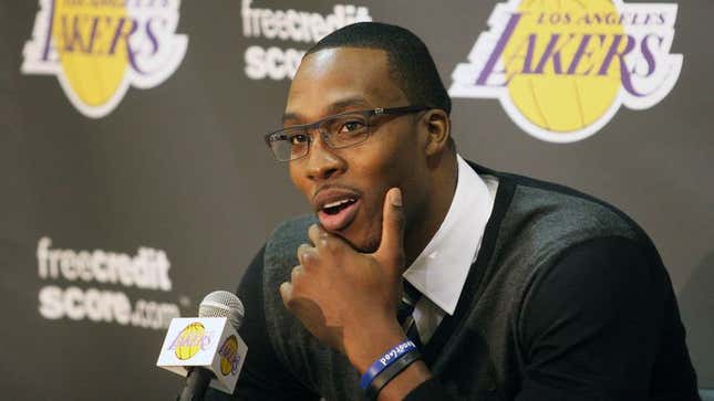 Image for article titled Dwight Howard Makes Talking Look Almost Effortless During Lakers Press Conference