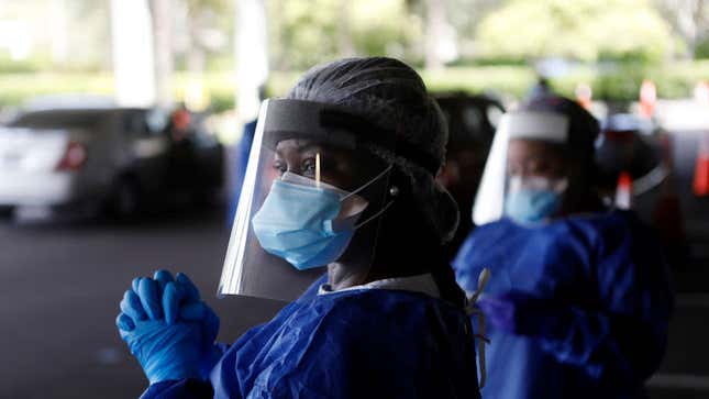Florida reportó más de 15.000 nuevos casos de covid-19 el domingo, un nuevo récord nacional.