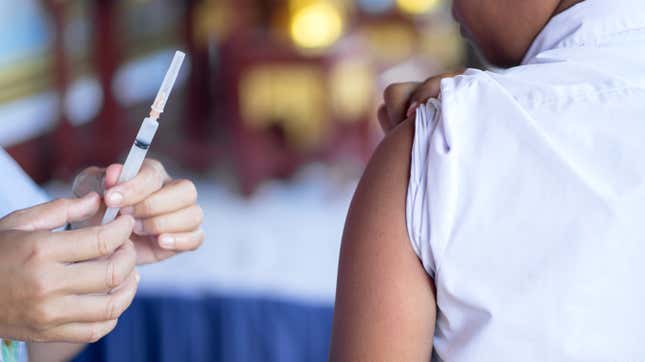 Image for article titled This Year&#39;s Flu Shot Can Cut Your Chances of Catching the Virus in Half