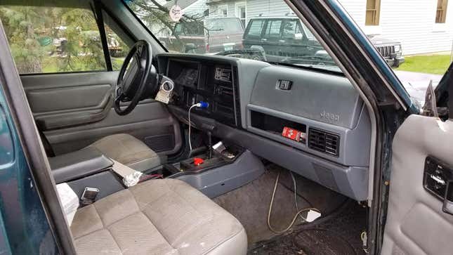 Image for article titled The Perfect Jeep Cherokee XJ Has Sold For $16,250