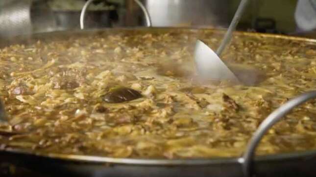 Esta sopa se ha estado cocinando a fuego lento durante 45 años en un restaurante de Bangkok