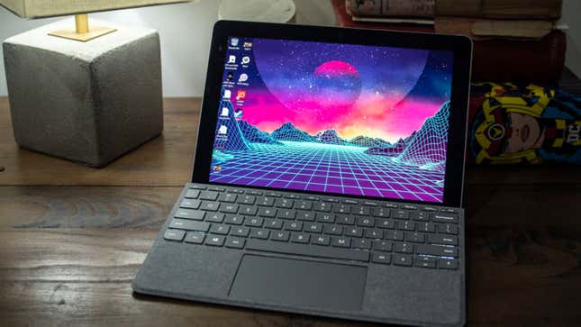 Imagen para el artículo titulado El nuevo Surface Go es el portátil asequible perfecto