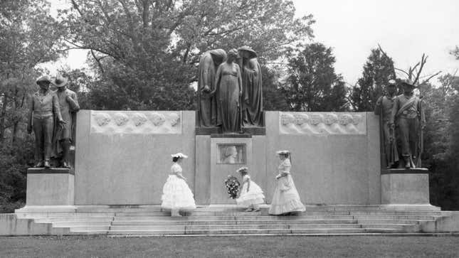 Women lay wreaths at a UDC memorial to the Confederate dead at Shiloh.