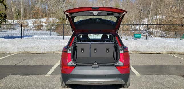 Image for article titled The 2022 Chevy Bolt EUV Is Inexpensive And Spacious, But It Lacks AWD, Proper Fast Charging