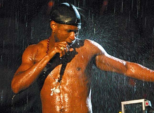 Image for article titled Usher To Put Shirt Back On When Usher Ready To Put Shirt Back On