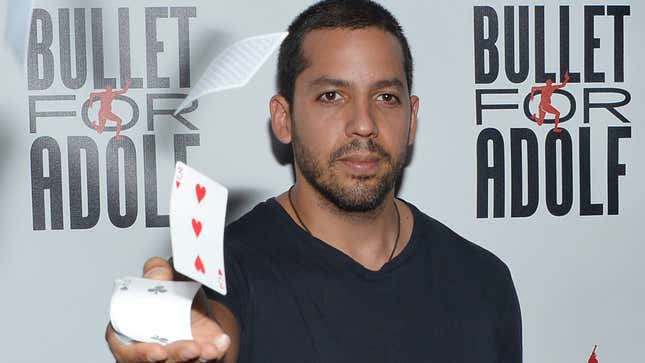 Image for article titled David Blaine Stunt To Push Public&#39;s Endurance To Limit