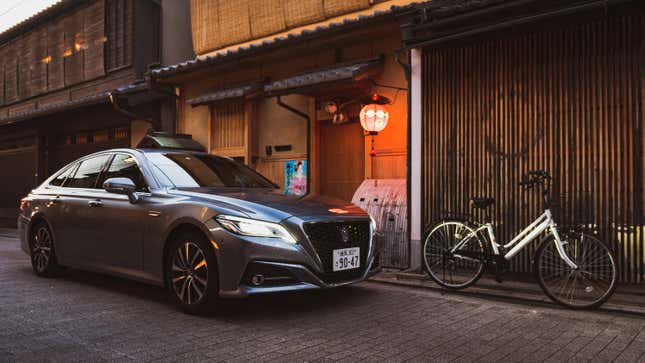 Image for article titled The 2019 Toyota Crown Is the RWD Japanese Luxury Cruiser the Avalon Should’ve Been