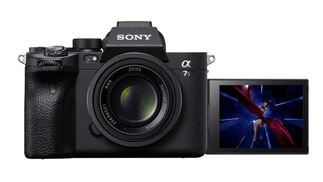 Image for article titled The Sony A7SIII Looks Like It&#39;s About to Dominate the Full-Frame Mirrorless Cam Market