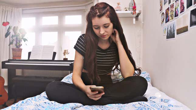 Image for article titled Teens Flock To New App Where They Just Enter Own Personal Data Into Form