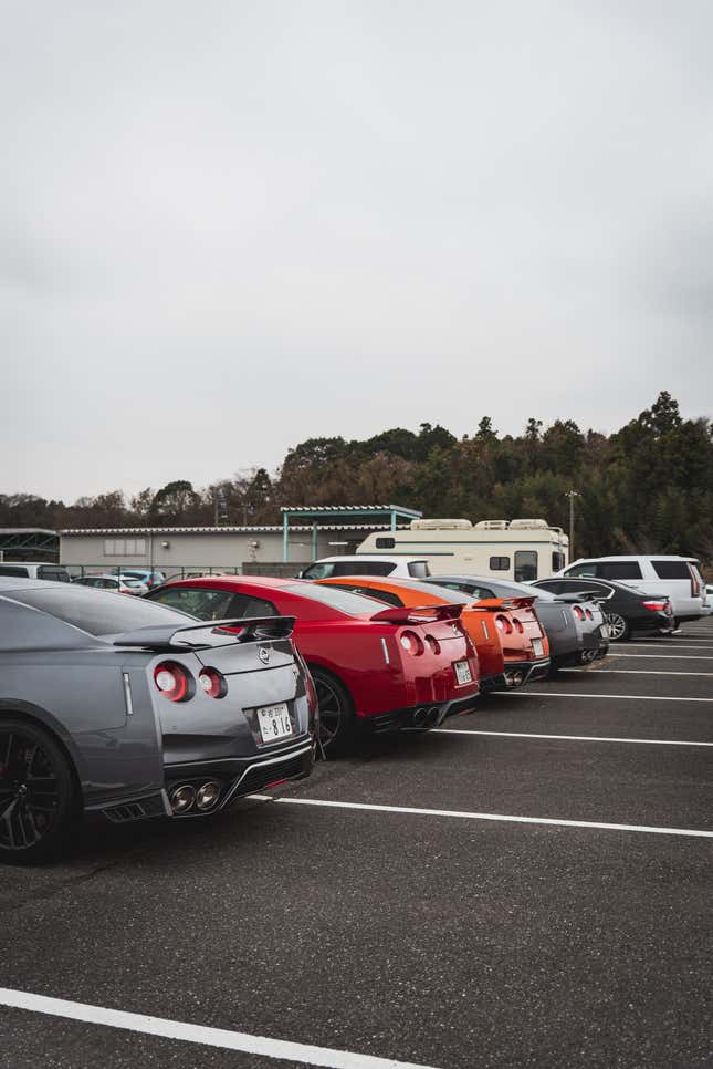 Image for article titled Inside Japan's Biggest Used Car Auction