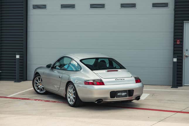 Image for article titled The Porsche 996 is a Good Looking Car and it Has Done Nothing to Deserve Your Hate