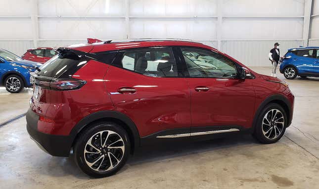 Image for article titled The 2022 Chevy Bolt EUV Is Inexpensive And Spacious, But It Lacks AWD, Proper Fast Charging