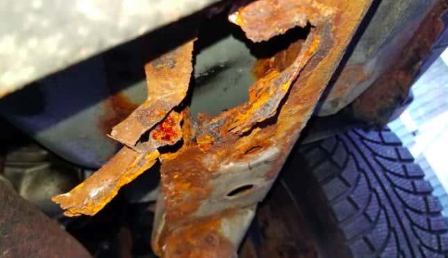 How I Fixed A Huge Rust Hole In My $500 Jeep Cherokee's Frame