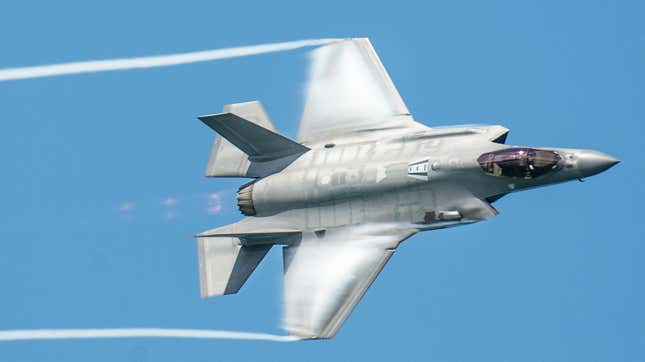Image for article titled The F-35 Could Reportedly Break Itself if it Goes Too Fast, And Other F-35 Problems