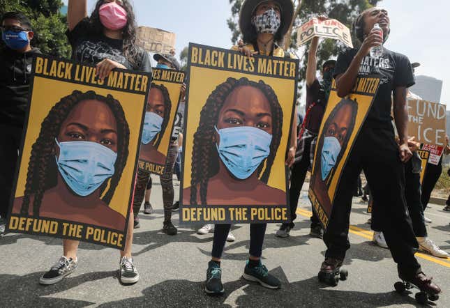 Image for article titled Study Finds Black Lives Matter Protests Didn&#39;t Lead to Growth in Coronavirus Cases
