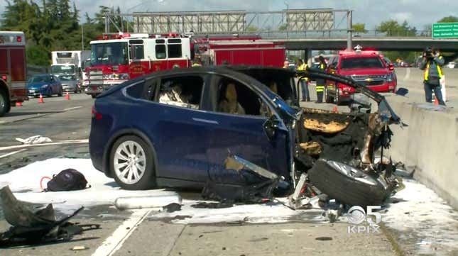 Image for article titled Tesla Autopilot Malfunction Caused Crash That Killed Apple Engineer, Lawsuit Alleges
