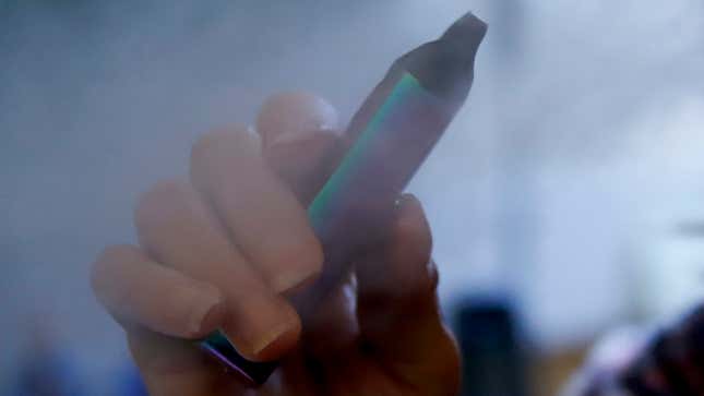El gobierno de Estados Unidos le pide a los consumidores del país que dejen de usar productos con THC.