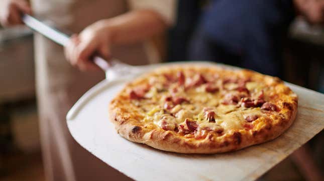 Image for article titled We sell our pizzas for $16.50. Here&#39;s how the costs break down.