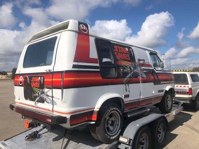 Image for article titled At $9,800, Does This 1979 Dodge Tradesman Star Wars Tribute Van Light Your Saber?