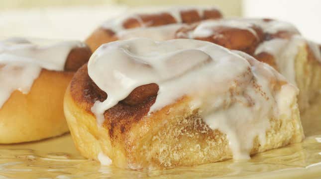 Image for article titled Woman’s Giant Ass Cinnamon Rolls make a giant ass difference