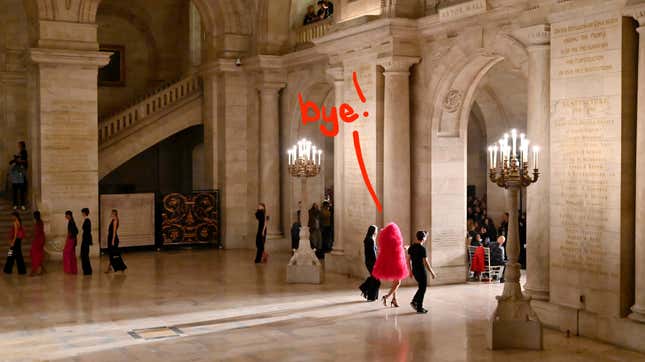 Image for article titled If Bella Hadid as a Red Big Bird in Oscar de la Renta Is Wrong, I Don't Want to Be Right