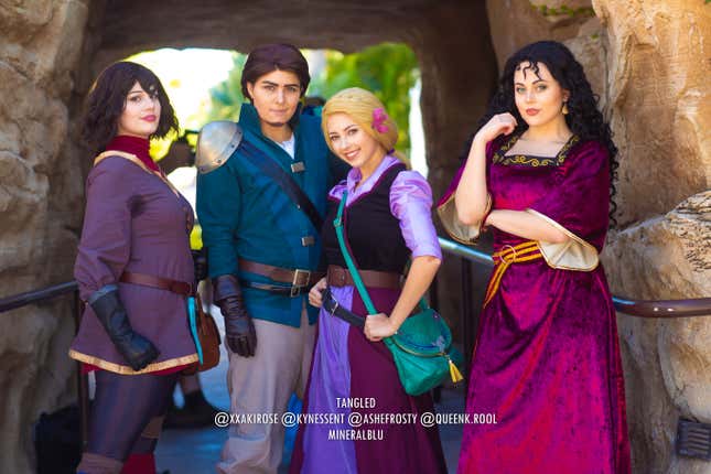 Image for article titled 2019's Last Big Cosplay Show Was A Christmas Treat