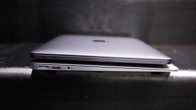 Below, the MacBook Air, ready to die. Above, the 13-inch MacBook Pro. Image: Alex Cranz/Gizmodo