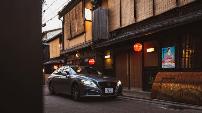 Image for article titled The 2019 Toyota Crown Is the RWD Japanese Luxury Cruiser the Avalon Should’ve Been