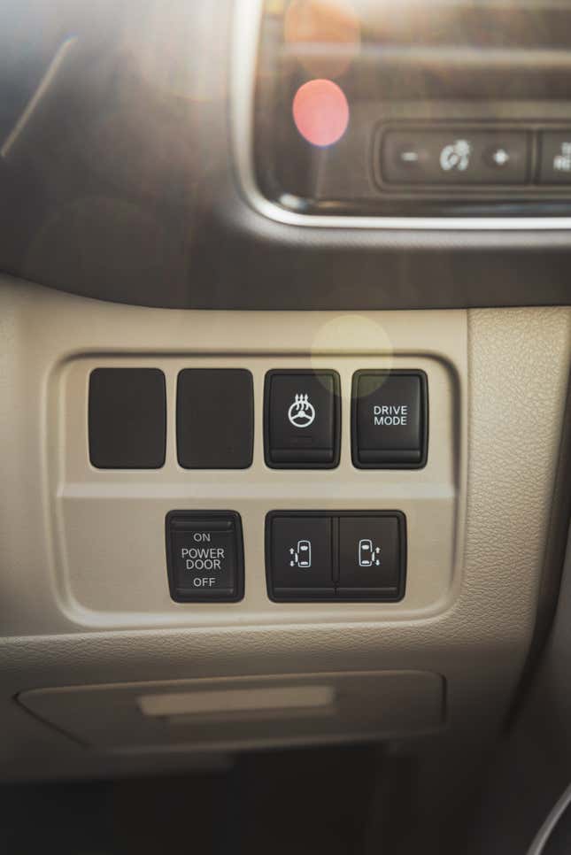 Image for article titled Japan’s Best-Selling Minivan Is Smarter Than It Looks