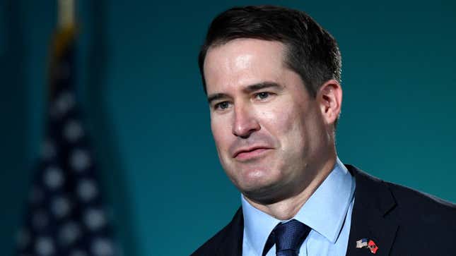 Image for article titled Did Seth Moulton Drop Out of the Presidential Race Because Elizabeth Warren Bailed on His 2017 Wedding?