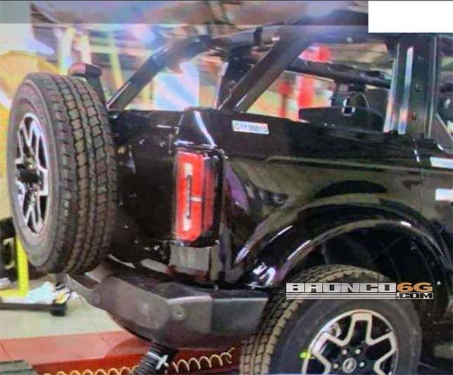 Image for article titled 2021 Ford Bronco: Leaked Photos Show The Rear End Of The Two-Door And Four-Door (UPDATED)