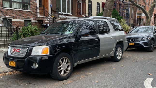 Image for article titled This GMC Envoy XUV Opens Up In Bed-Stuy