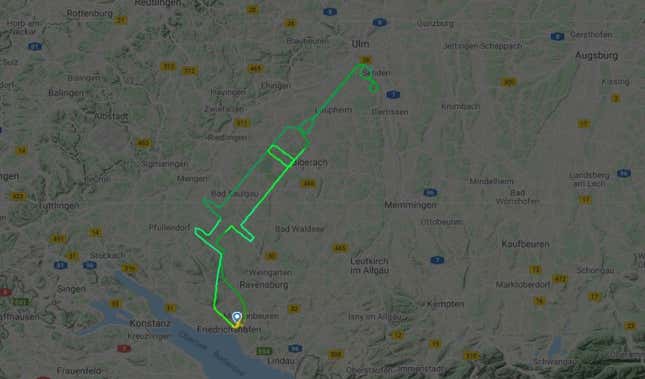 Imagen para el artículo titulado Dibuja una jeringuilla de 280km en el cielo para celebrar la llegada de la vacuna contra la covid-19