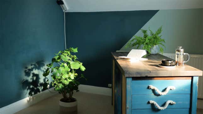 Imagen para el artículo titulado Cómo construir un sol artificial en casa tan realista que engaña a tu cámara