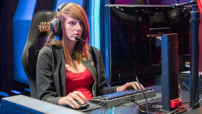 Image for article titled Remilia, The First Woman To Compete In The League Of Legends Championship Series, Dies At 24