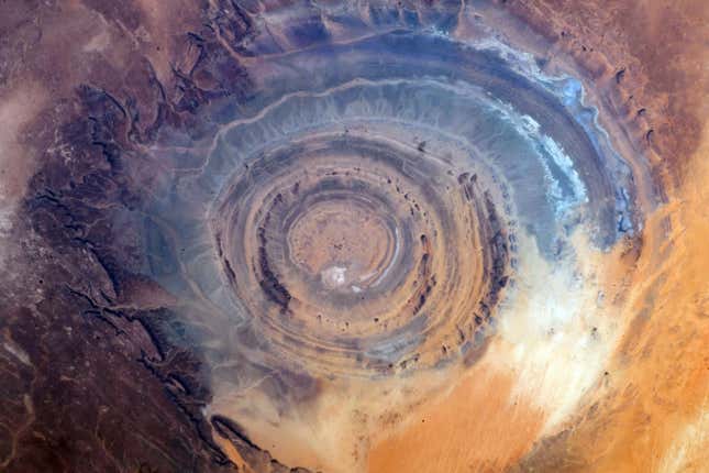 En el centro de la estructura de Richat hay rocas con una antigüedad de más de 2.500 millones de años.
Imagen: NASA