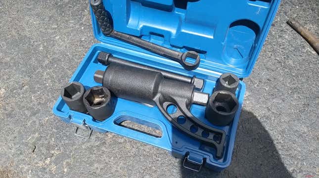 Image for article titled A Torque Multiplier Saves The Day When Your Impact Wrench Can't Do The Job