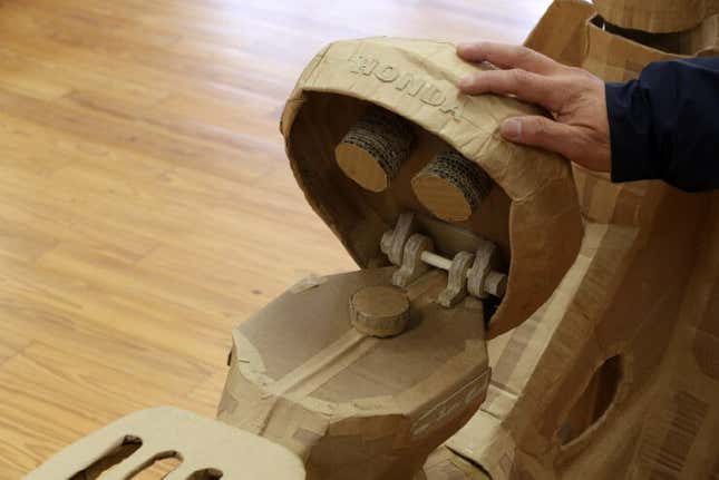 Image for article titled Japanese Engineering Students Built A Perfectly Faithful Honda C100 Super Cub Replica Out Of Cardboard