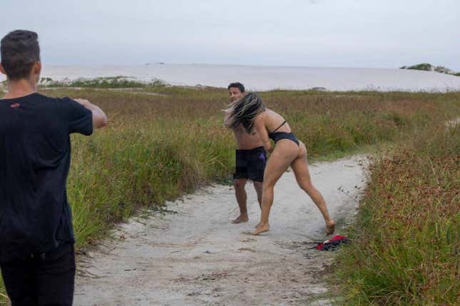 Image for article titled Amateur MMA Fighter Beats Up Man Jerking Off In Front Of Her During Beach Photoshoot