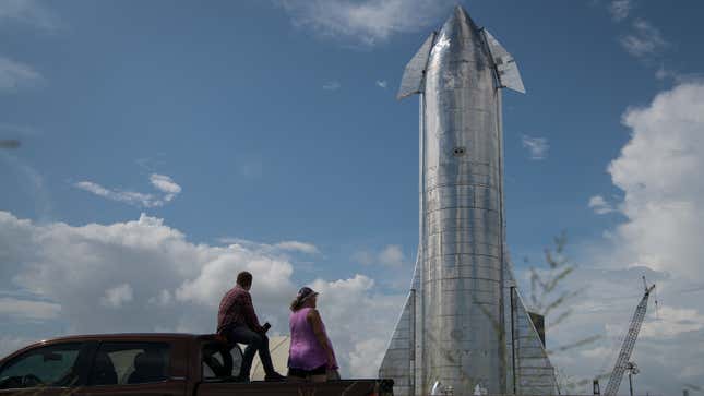Imagen para el artículo titulado La NASA dice que su cohete, y no el de SpaceX, es la única forma de llegar a la Luna en 2024