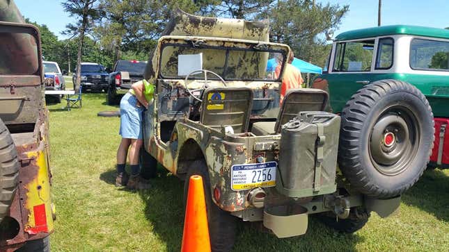 Image for article titled This Wrenching Genius Installed Lawnmower Engines Into His Military Jeeps