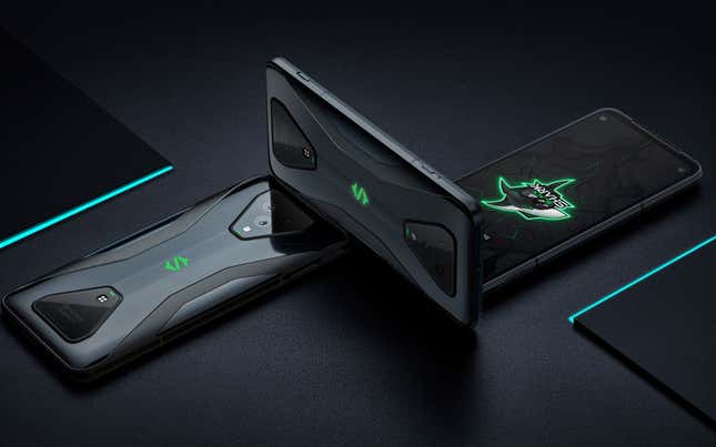 Imagen para el artículo titulado El nuevo Xiaomi Black Shark 3 es una bestia para juegos con gatillos como si fuera un mando de consola