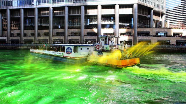 Chicago river dyed bright green in honor of St. Patrick's Day - ABC News