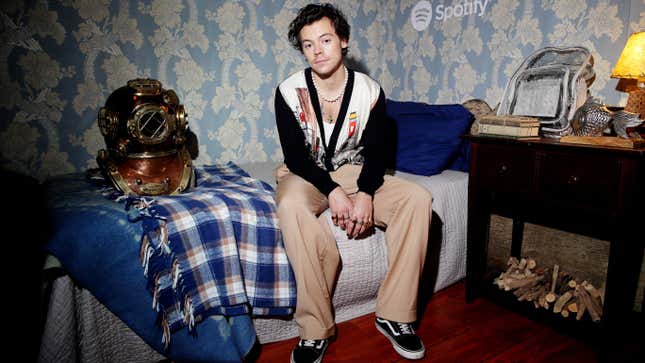 Image for article titled Unsurprisingly, Harry Styles&#39;s Calm App Sleep Story Is Too Erotic for Bedtime