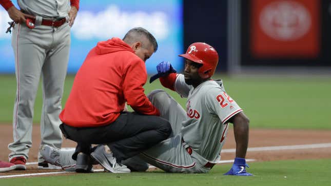 Image for article titled Andrew McCutchen Injures Knee In Stupid, Fluky, Unfair, Stupid Rundown [Update]