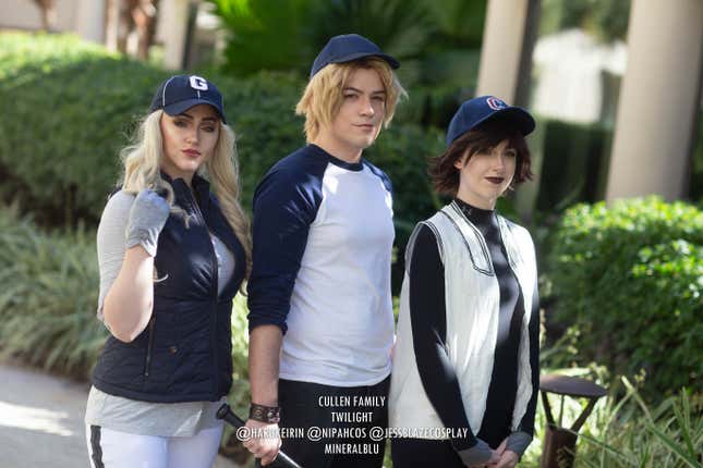Image for article titled 2019's Last Big Cosplay Show Was A Christmas Treat