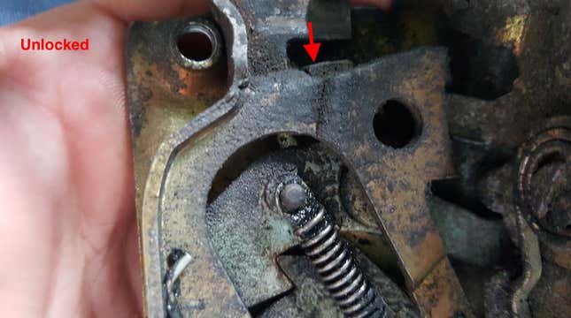 Image for article titled This Is Why You Can't Unlock A Car Door If Someone Is Trying To Open It At The Same Time