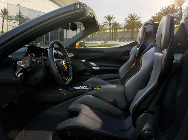 Image for article titled The Ferrari SF90 Spider Makes 986 HP And Can Retract Its Top In 14 Seconds