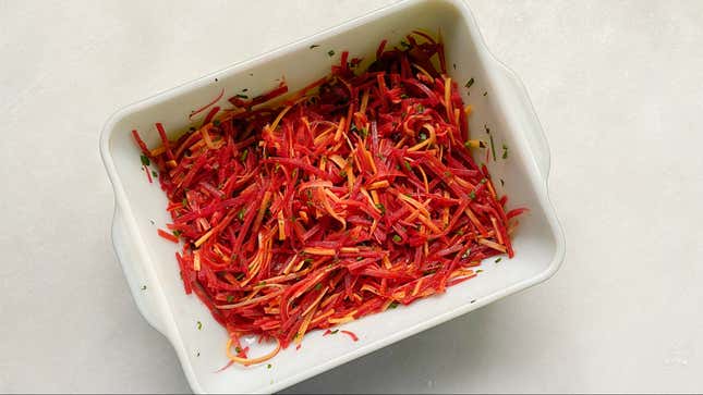 Image for article titled This Simple Carrot Salad Is the Perfect Summer Side Dish